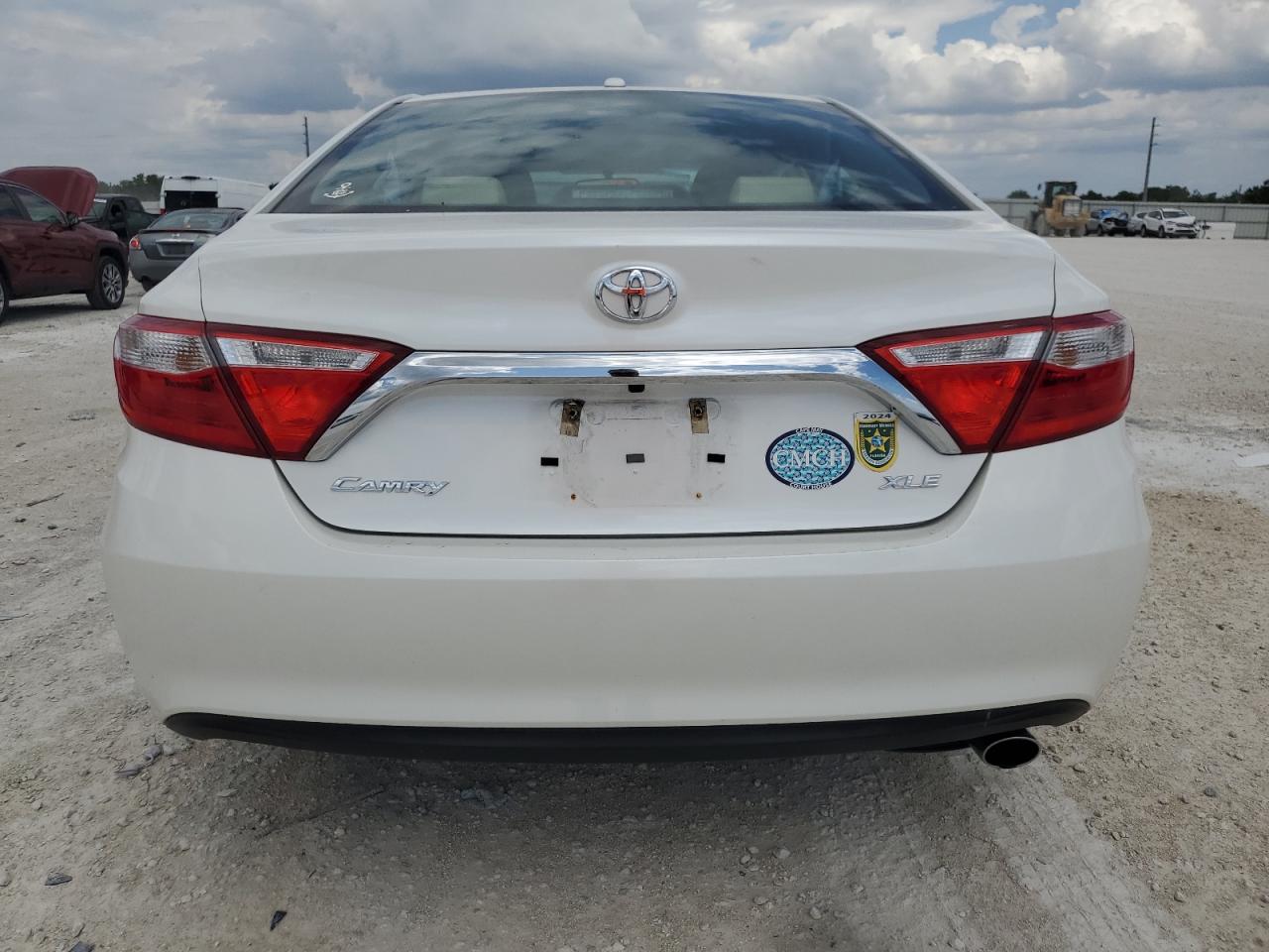 4T1BF1FKXFU890350 2015 Toyota Camry Le