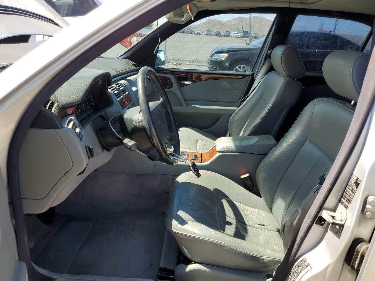 WDBJF65F2WA627612 1998 Mercedes-Benz E 320