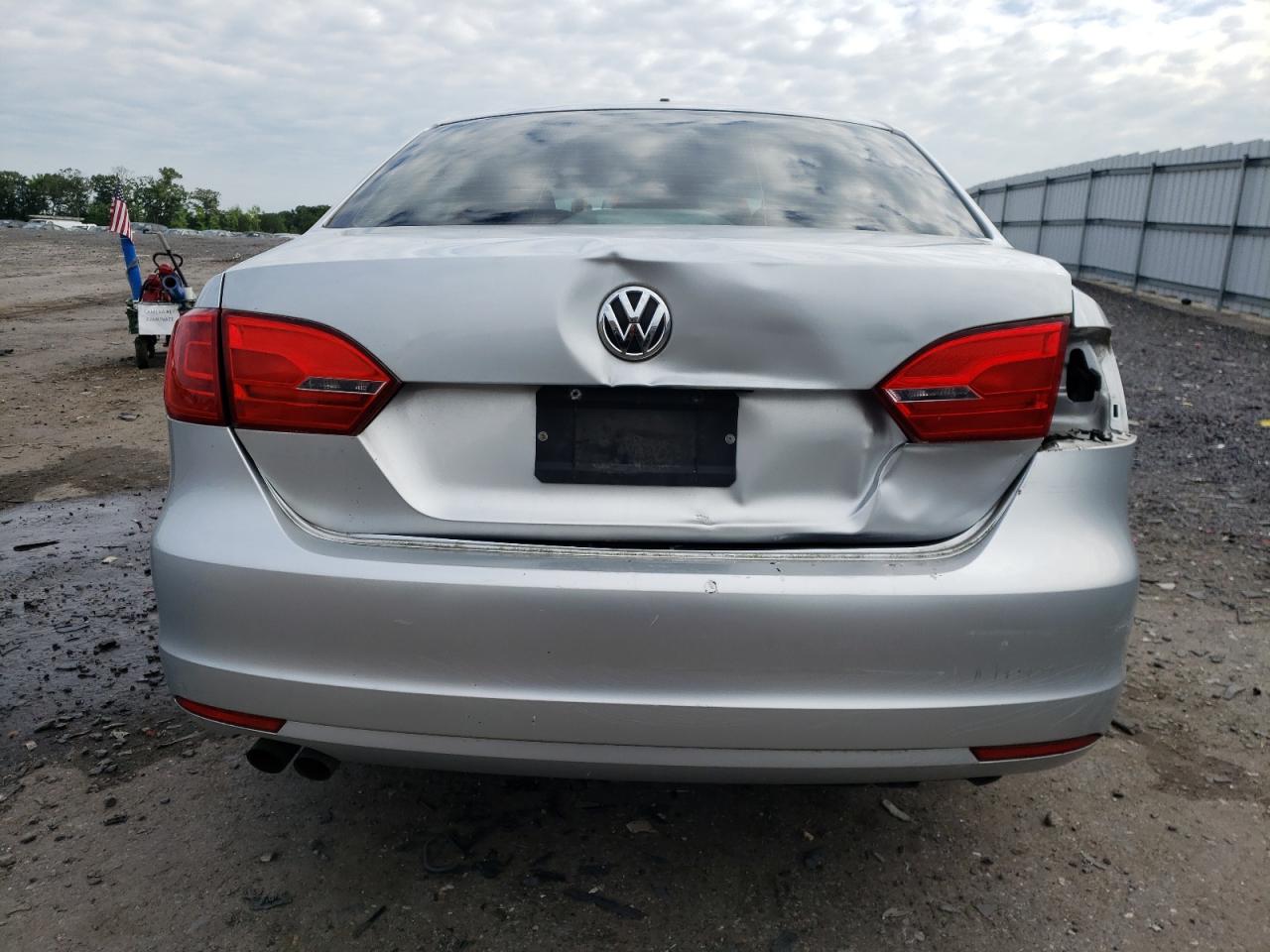 3VWDZ7AJ9BM370755 2011 Volkswagen Jetta Se