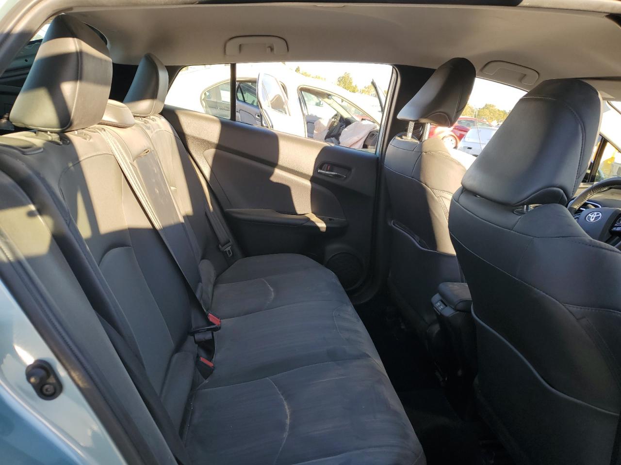 JTDKARFUXK3077562 2019 Toyota Prius