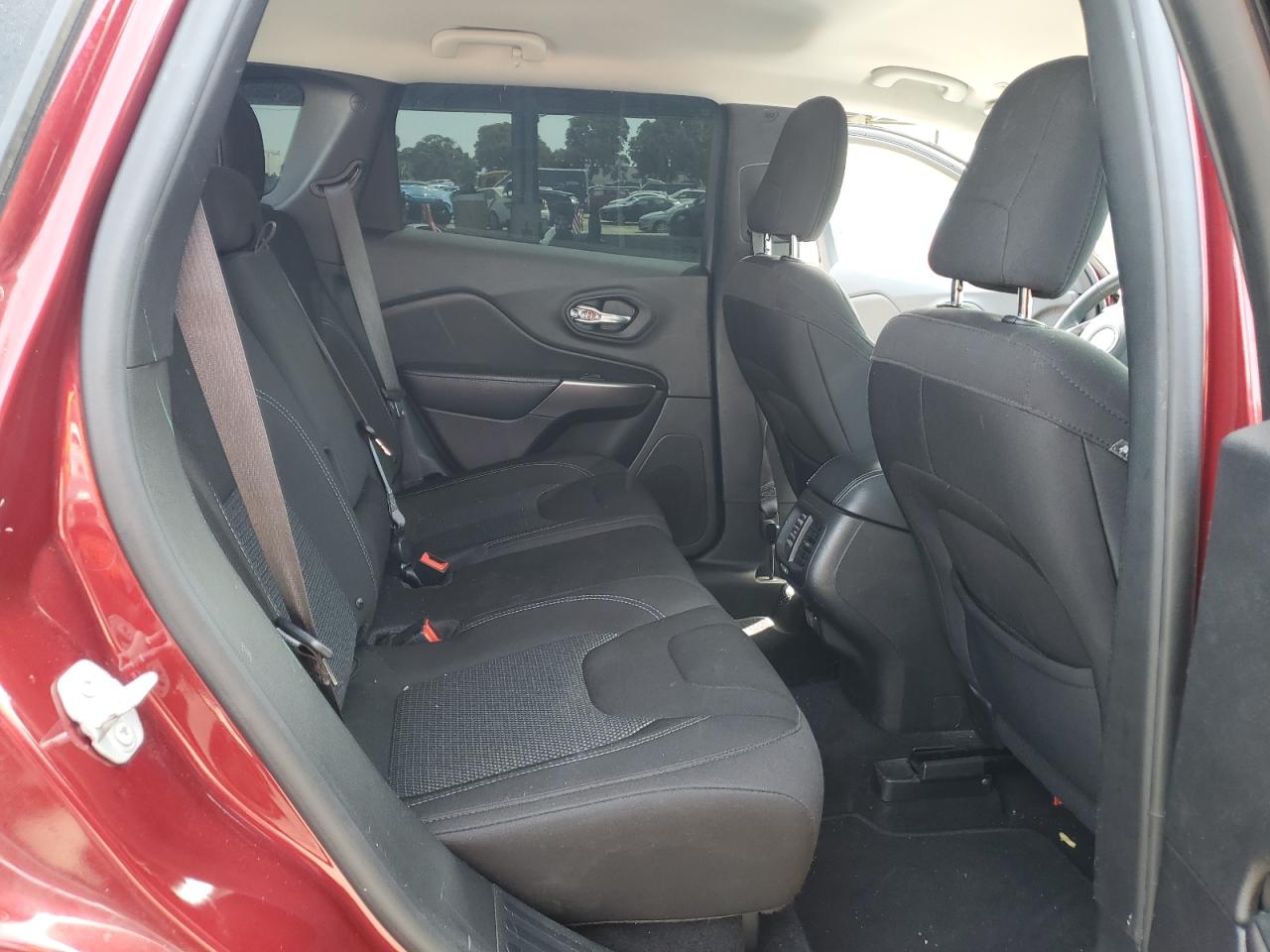 1C4PJMCX9KD461558 2019 Jeep Cherokee Latitude