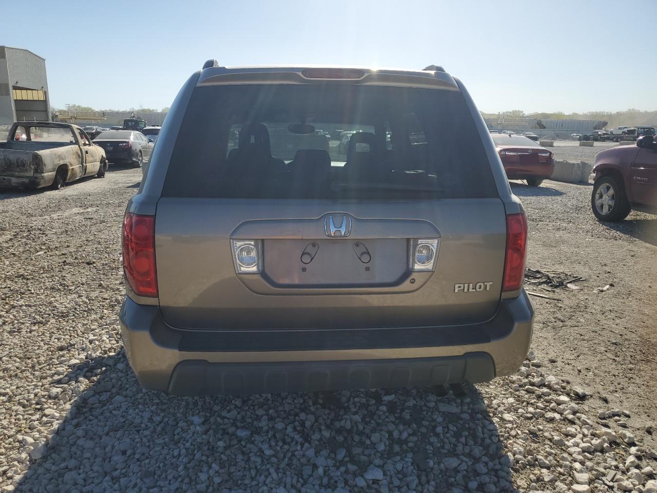 2HKYF18584H556749 2004 Honda Pilot Exl