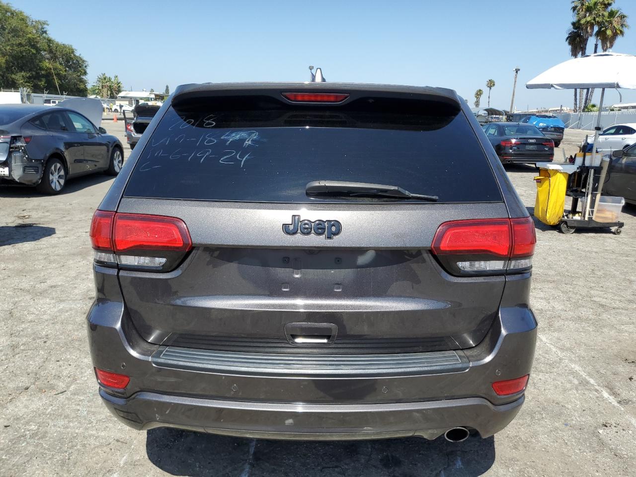 1C4RJEAG0JC511849 2018 Jeep Grand Cherokee Laredo