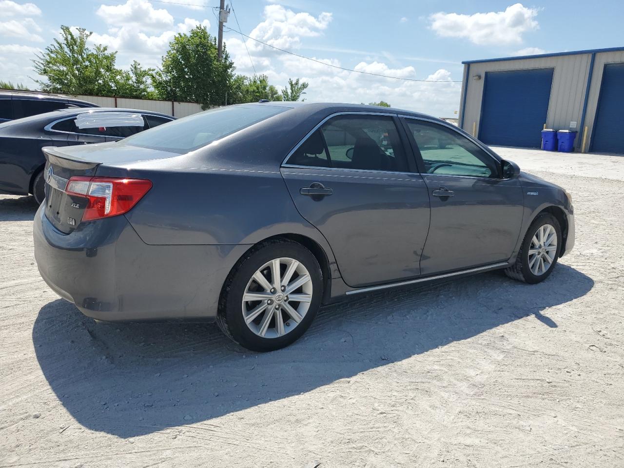 Lot #2622047038 2012 TOYOTA CAMRY HYBR