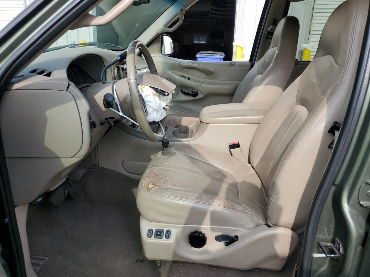 1FMRU176XYLB72229 2000 Ford Expedition Eddie Bauer