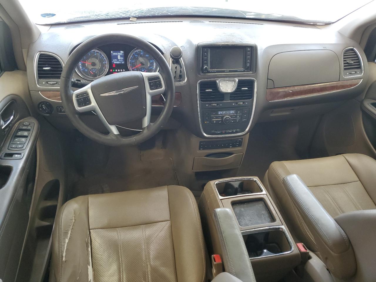 2A4RR8DG9BR781736 2011 Chrysler Town & Country Touring L