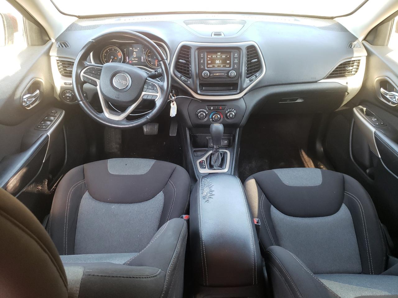 1C4PJLCB6JD620193 2018 Jeep Cherokee Latitude