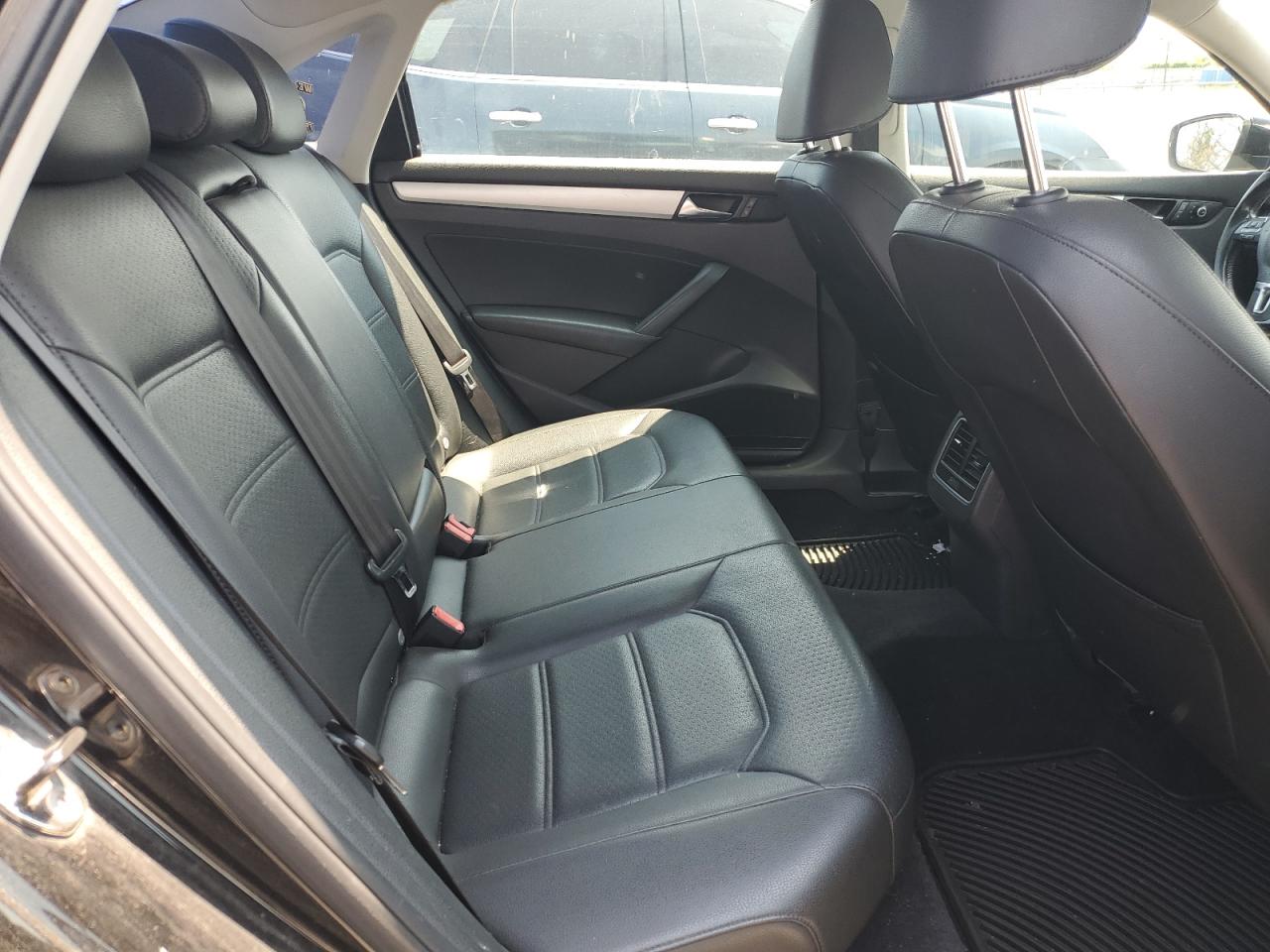 1VWBP7A3XDC034552 2013 Volkswagen Passat Se