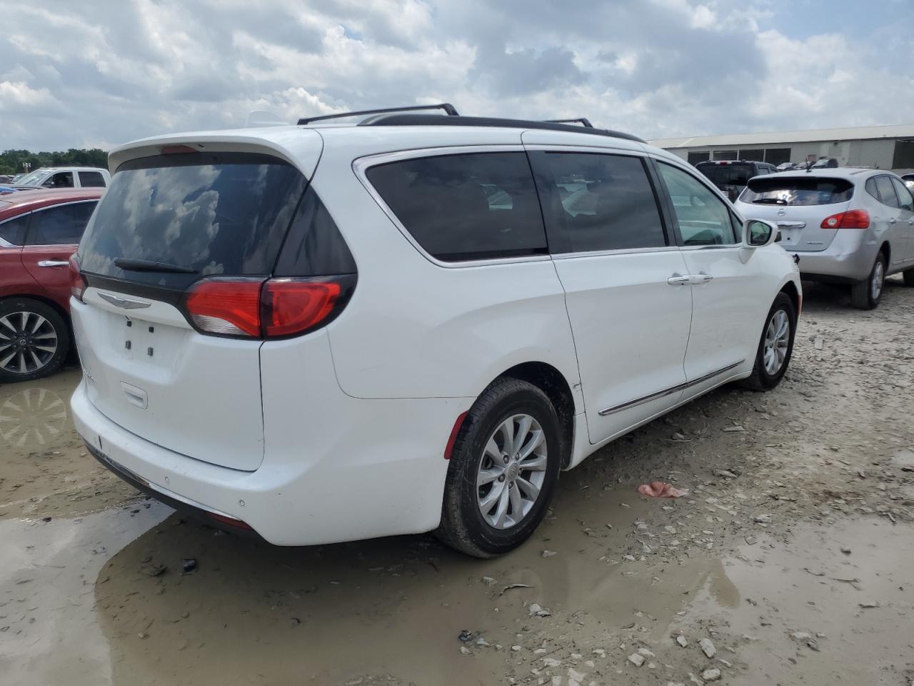 2017 Chrysler Pacifica Touring L vin: 2C4RC1BG3HR523626