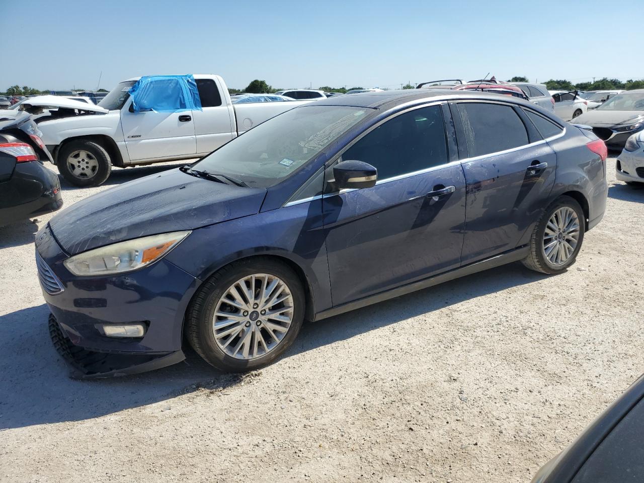 1FADP3J26HL307932 2017 Ford Focus Titanium