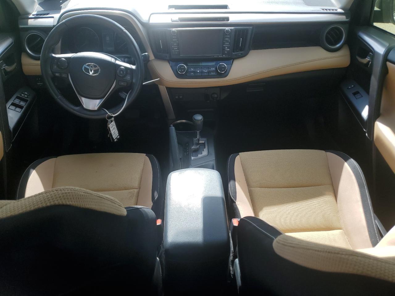 JTMWFREV6HJ120442 2017 Toyota Rav4 Xle