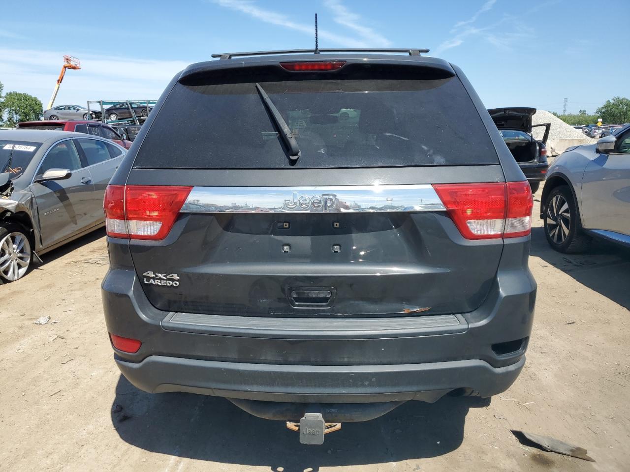 1J4RR4GG4BC571722 2011 Jeep Grand Cherokee Laredo