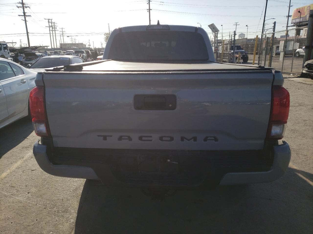 3TMBZ5DN8JM012560 2018 Toyota Tacoma Double Cab