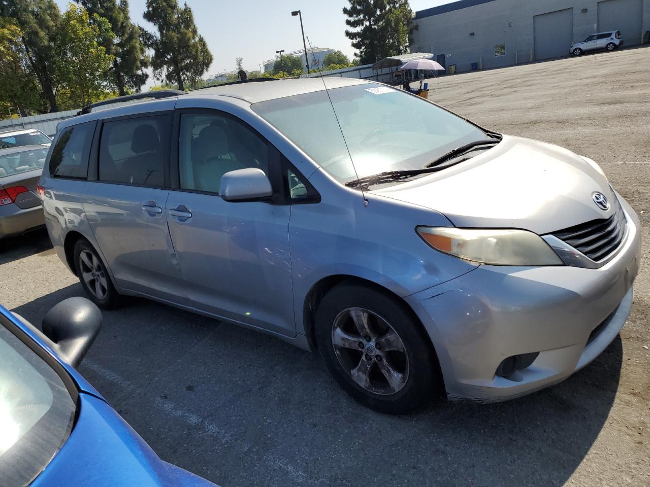 5TDKK3DC8BS102736 2011 Toyota Sienna Le