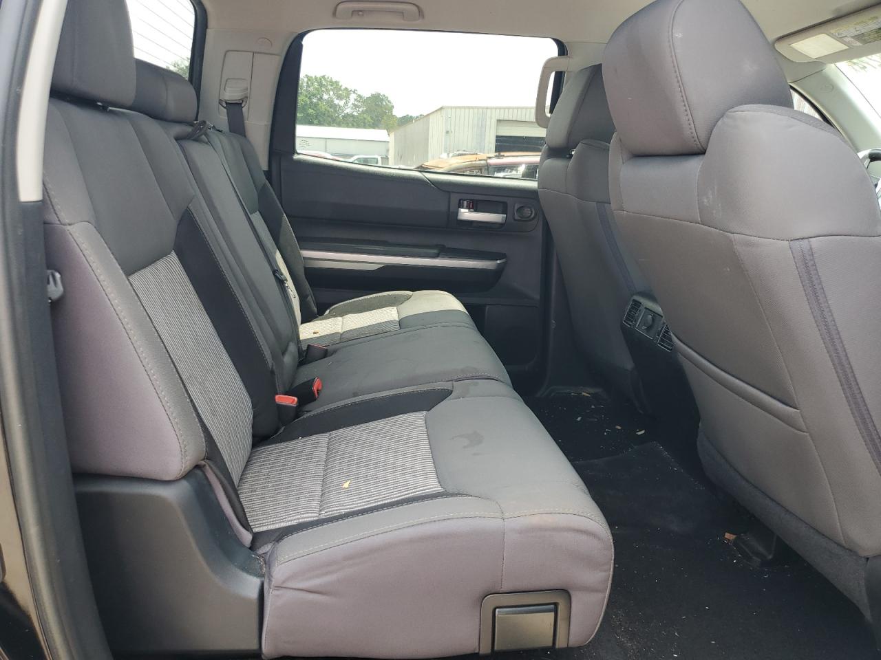 5TFDW5F12HX643398 2017 Toyota Tundra Crewmax Sr5