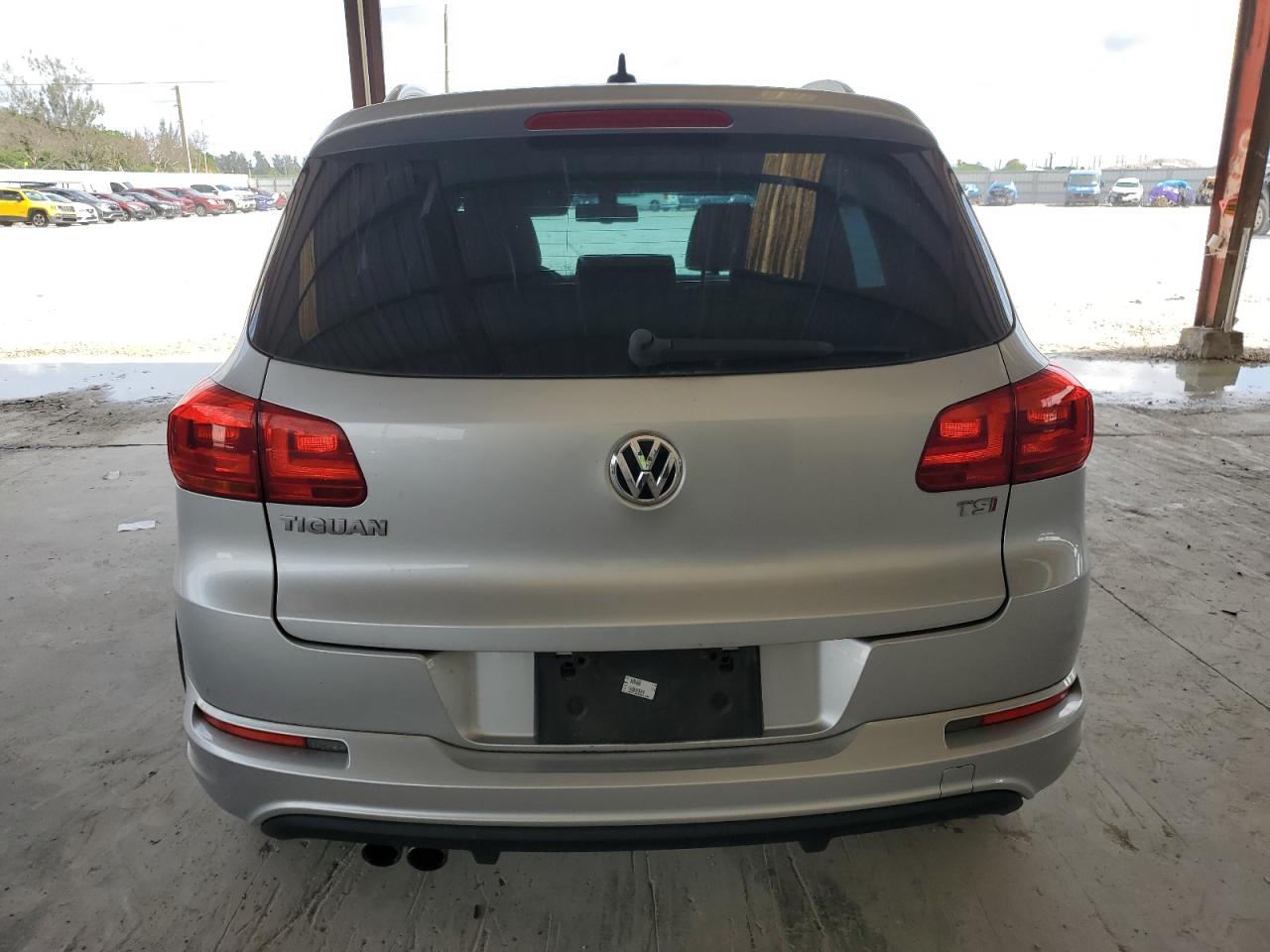 WVGTV7AX5HK041688 2017 Volkswagen Tiguan Sport