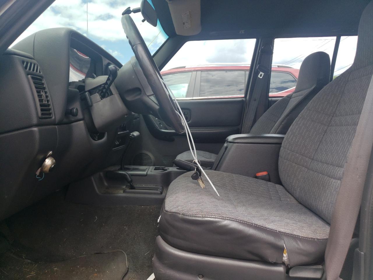 1J4FF48S4YL217609 2000 Jeep Cherokee Sport