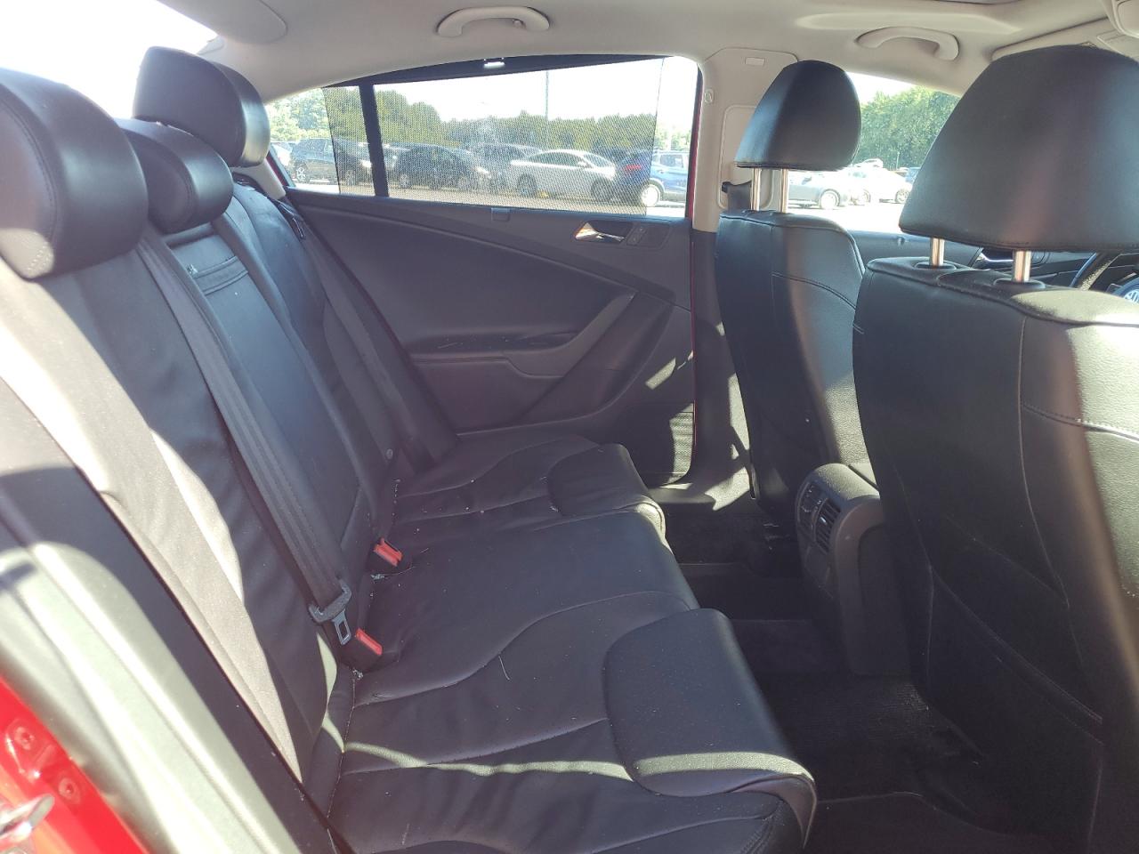 WVWEK73C48E143143 2008 Volkswagen Passat Lux