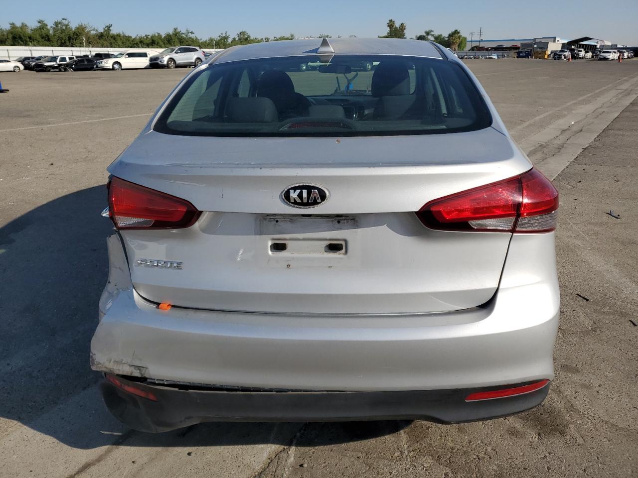 3KPFL4A7XJE219626 2018 Kia Forte Lx
