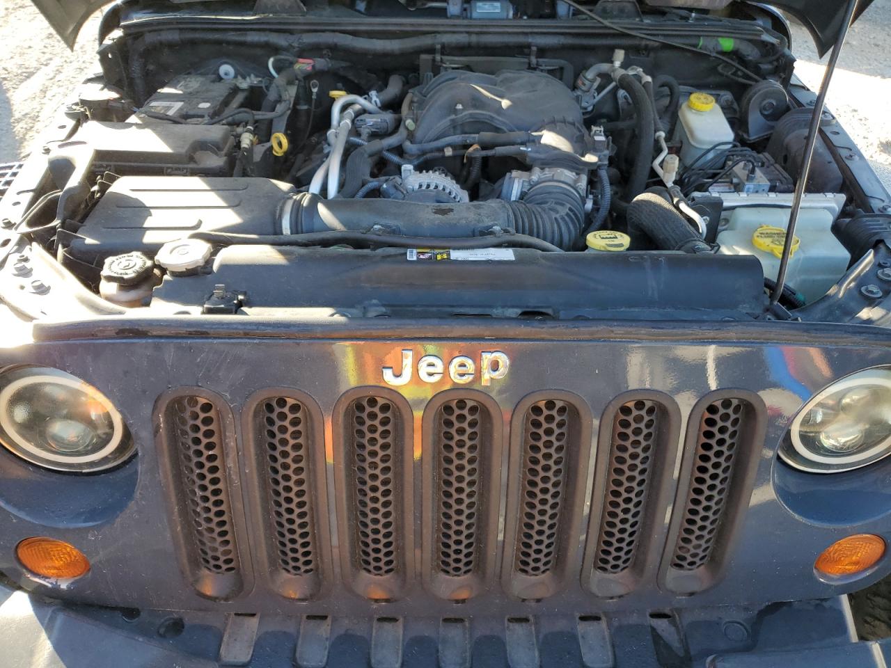 1C4BJWDG3GL302200 2016 Jeep Wrangler Unlimited Sport