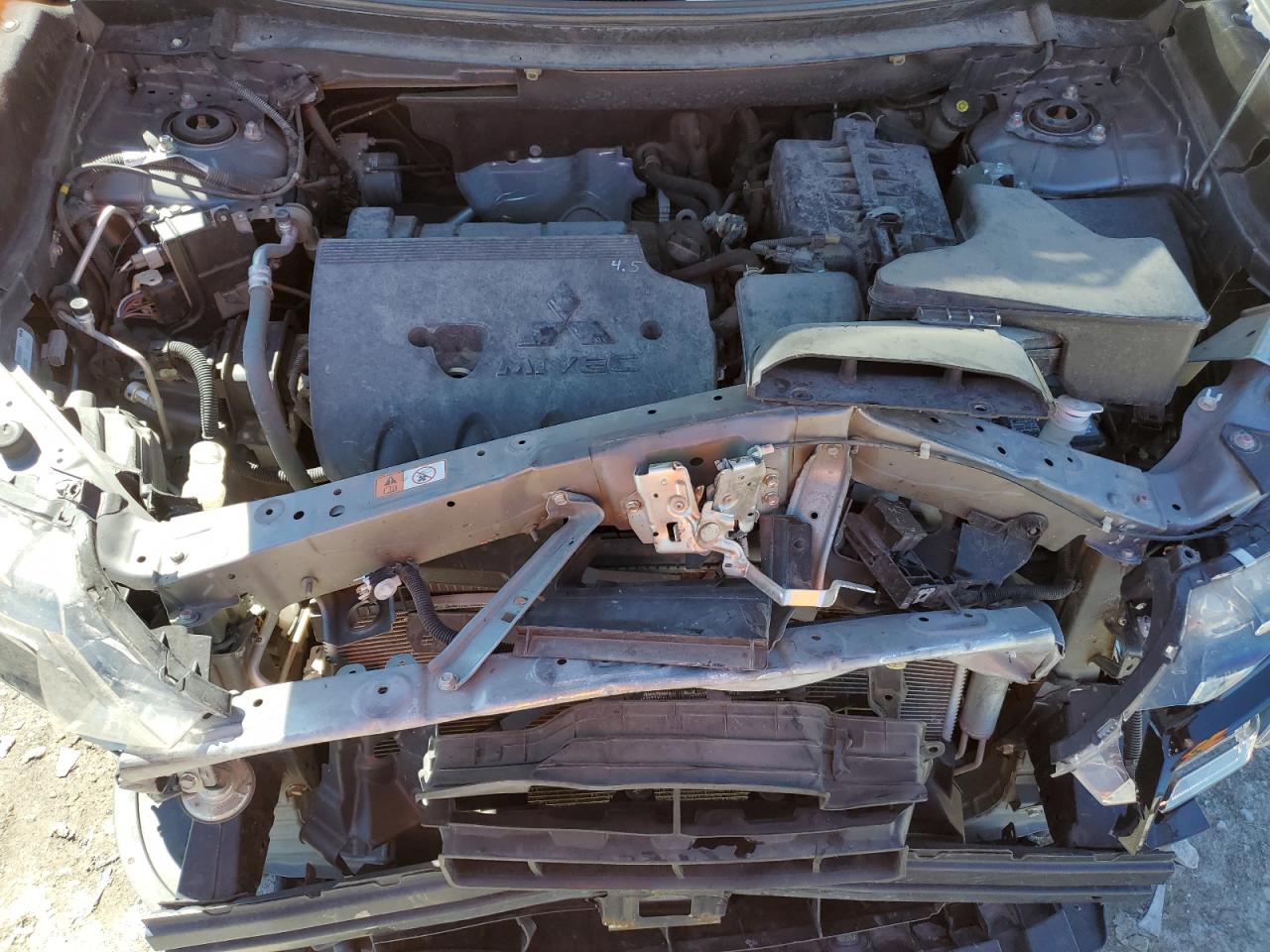 JA4AD3A34KJ000383 2019 Mitsubishi Outlander Se