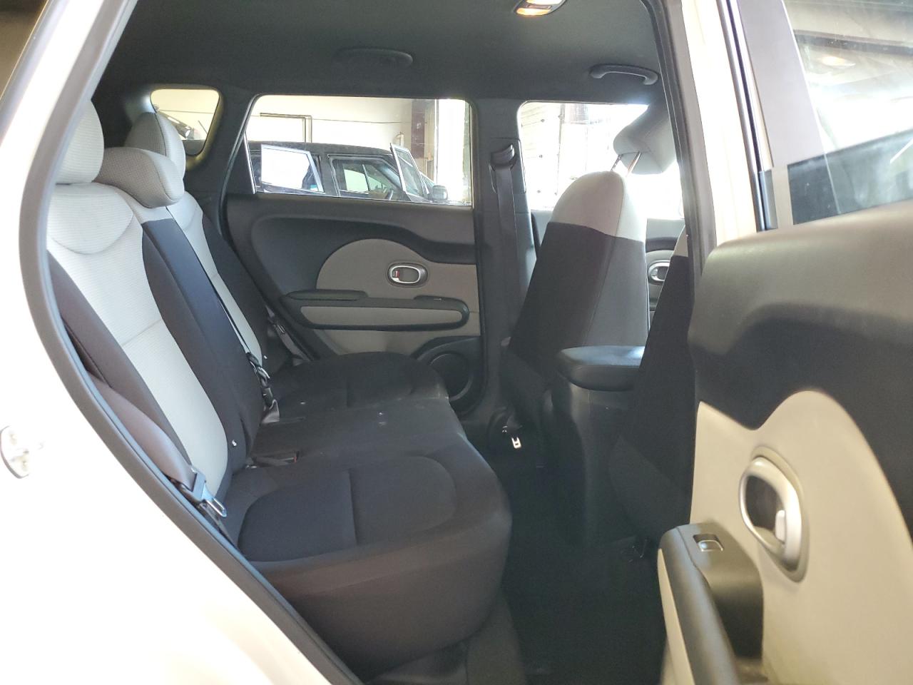 KNDJN2A28J7572380 2018 Kia Soul