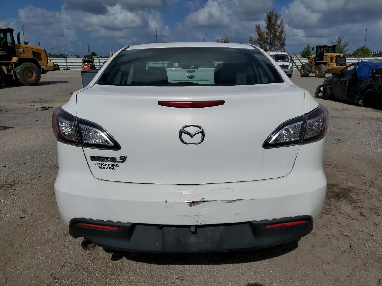 JM1BL1VF1B1398125 2011 Mazda 3 I