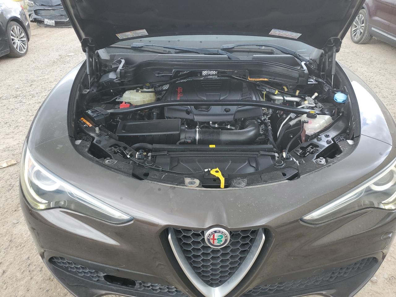 2018 Alfa Romeo Stelvio vin: ZASFAKAN3J7B76912