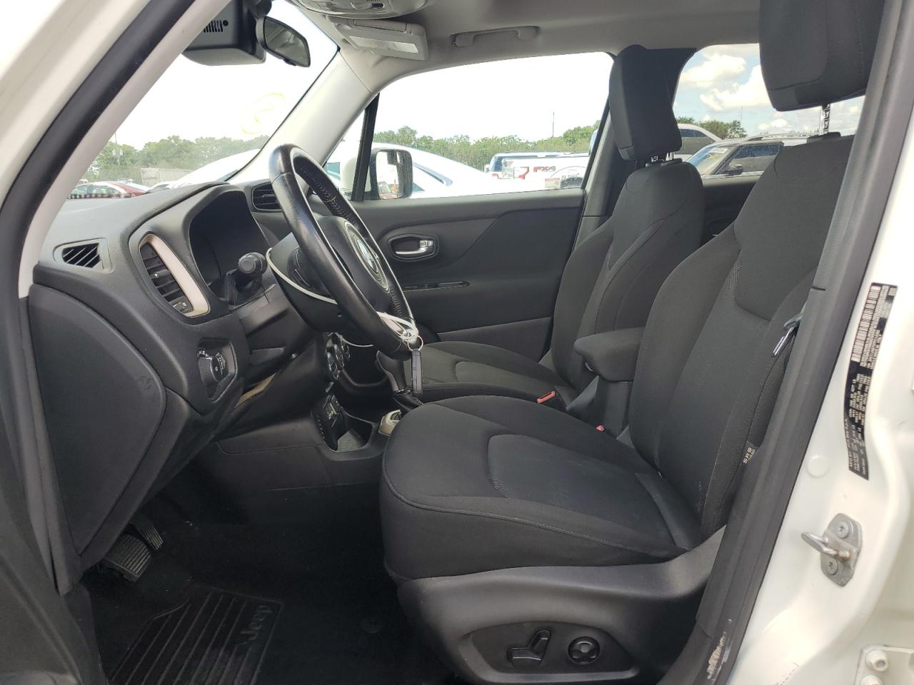 ZACCJABT5FPC13262 2015 Jeep Renegade Latitude