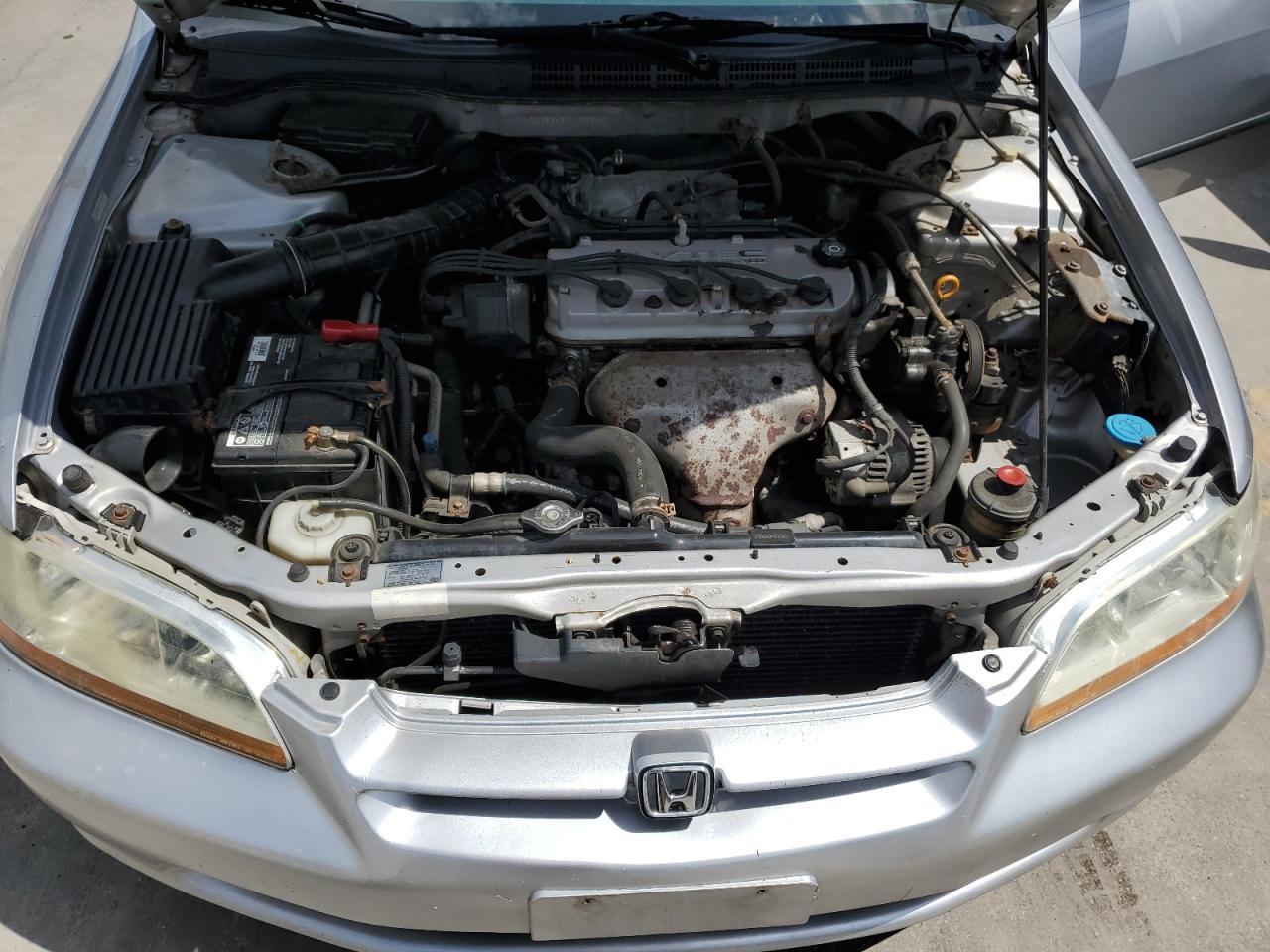 1HGCG5643YA125579 2000 Honda Accord Lx