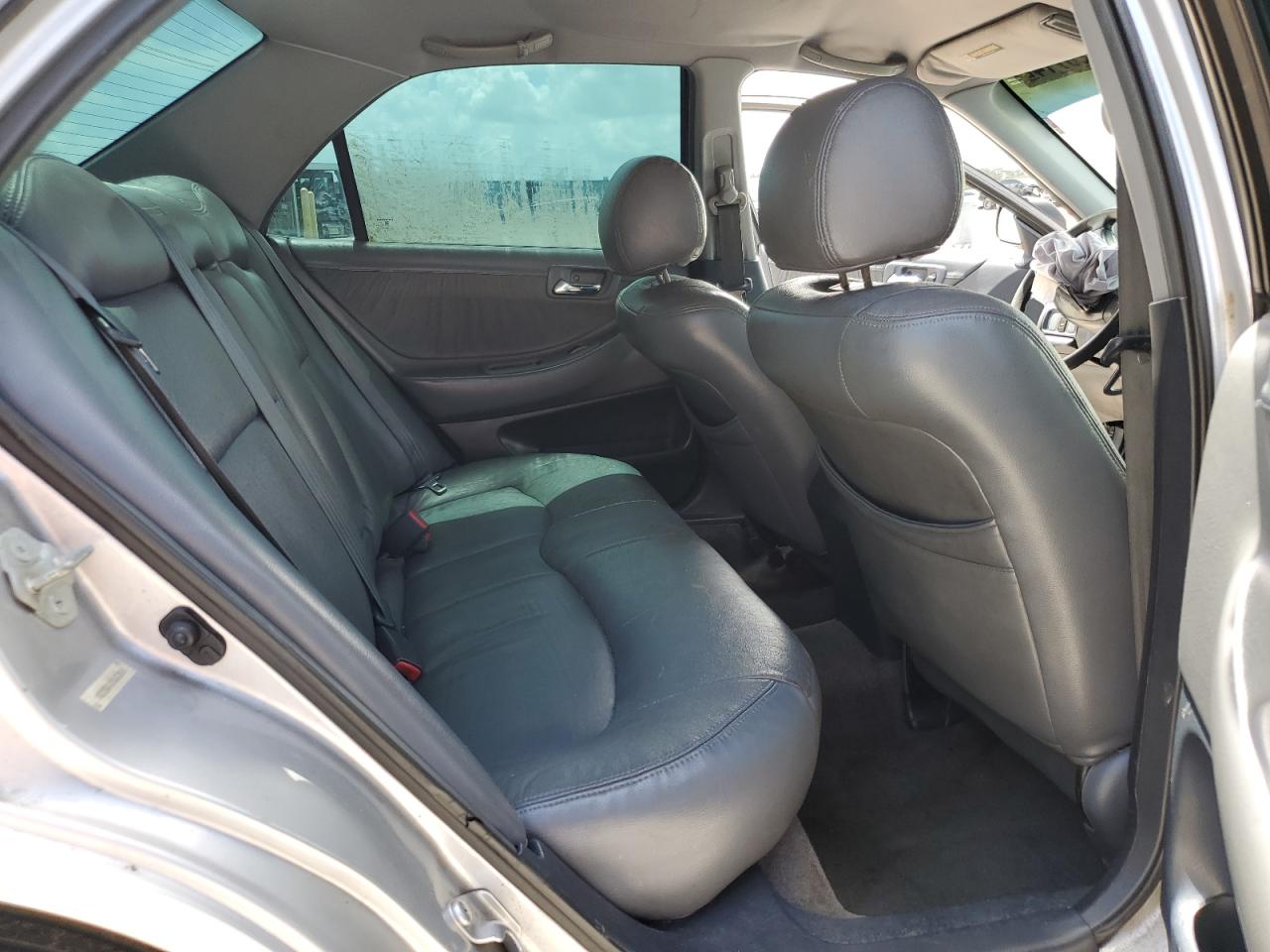 1HGCG5642YA063589 2000 Honda Accord Lx