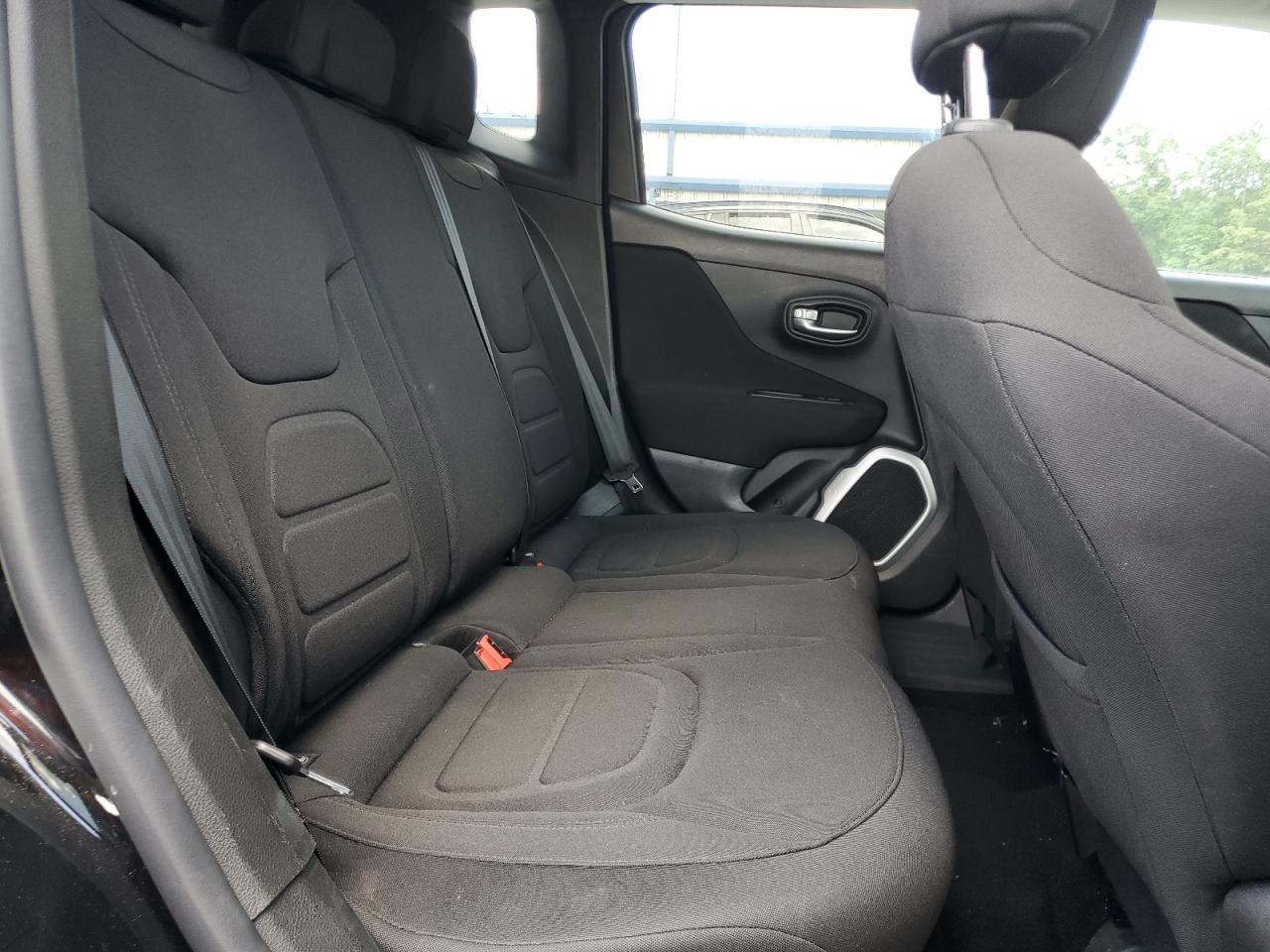 ZACCJABB0JPJ06925 2018 Jeep Renegade Latitude