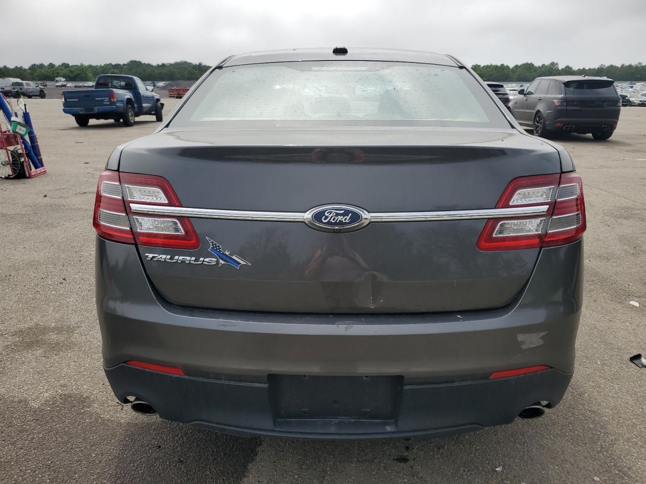 Lot #2923652771 2017 FORD TAURUS SE