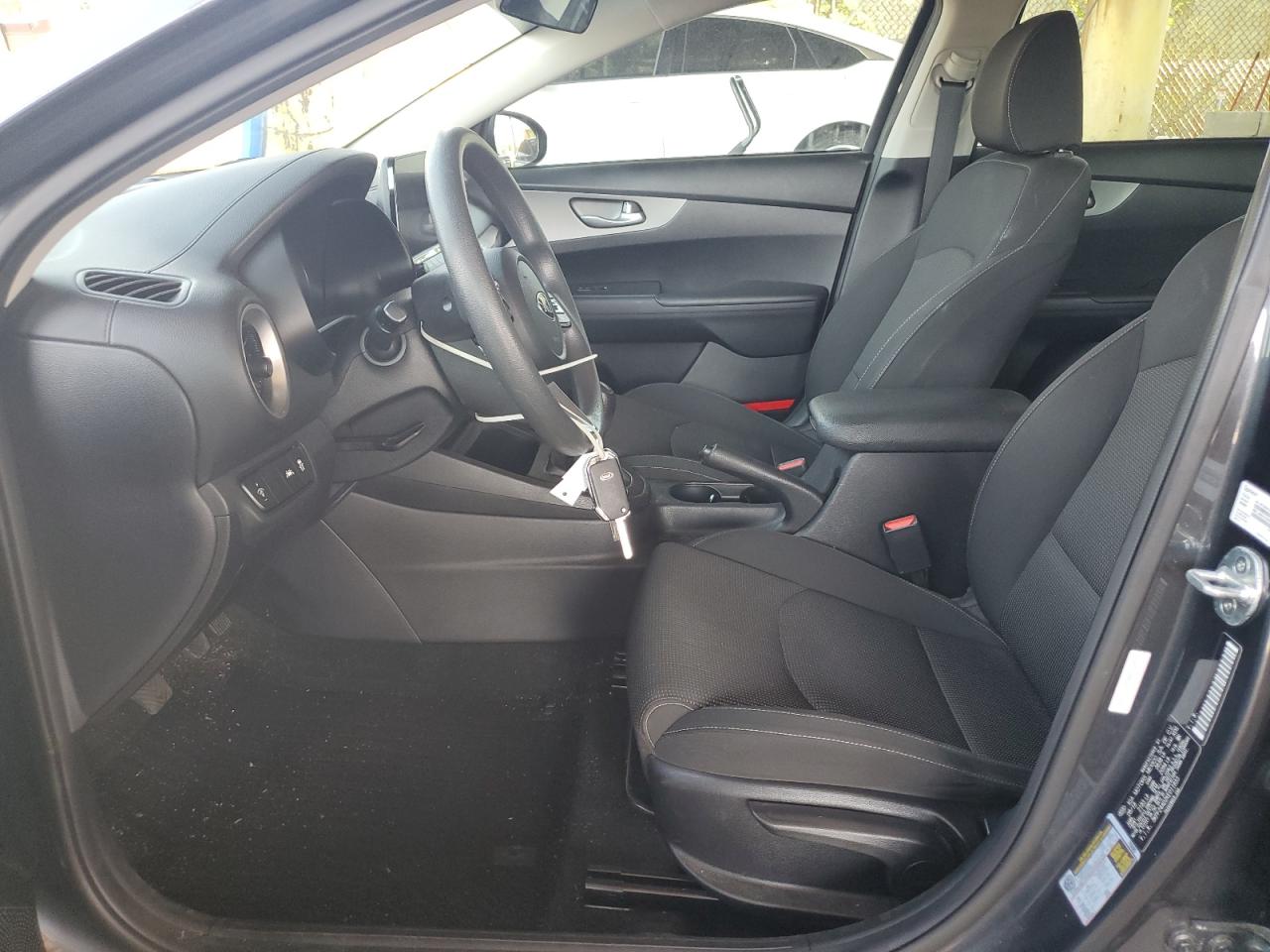 3KPF24AD2KE011833 2019 Kia Forte Fe