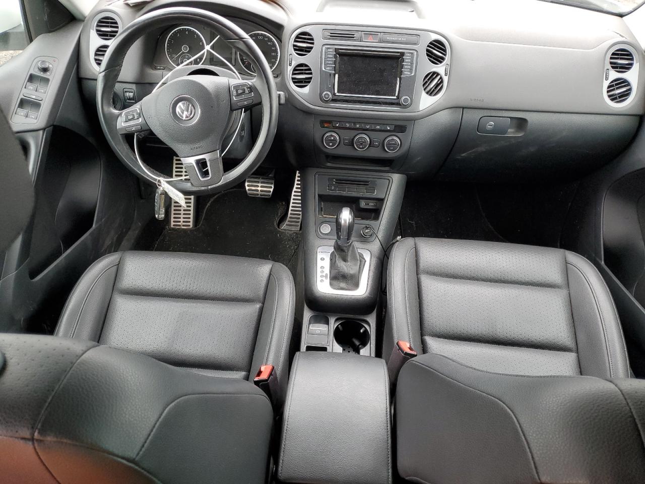 WVGNV7AXXHK036687 2017 Volkswagen Tiguan Wolfsburg