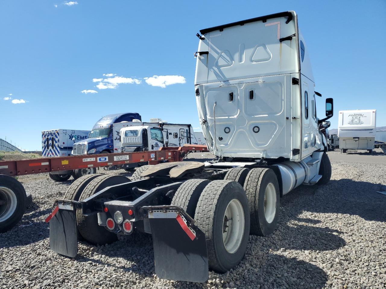 Lot #2977204178 2019 FREIGHTLINER CASCADIA 1