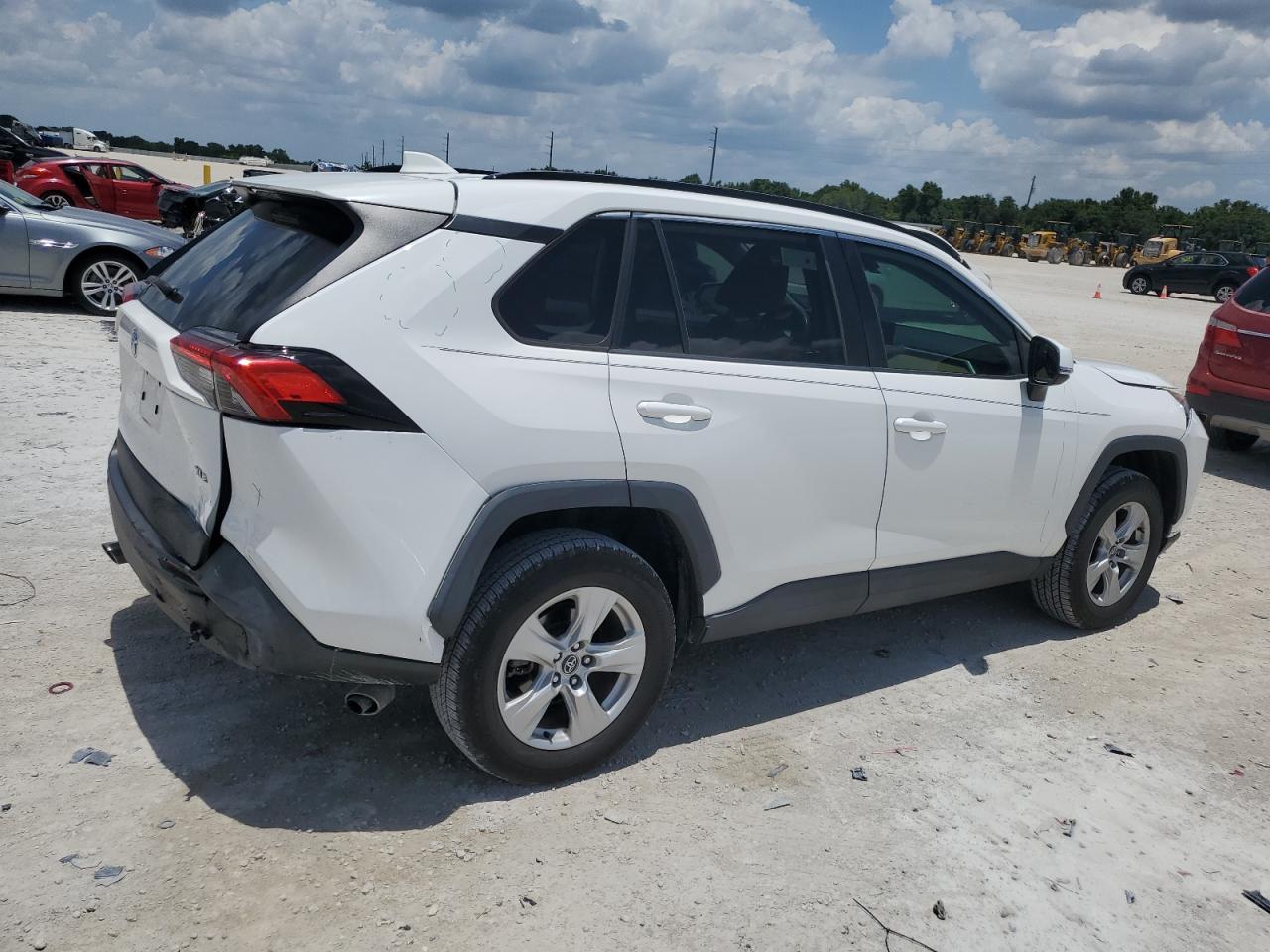 2T3W1RFVXLW061385 2020 Toyota Rav4 Xle