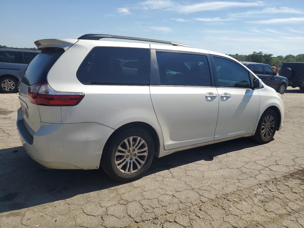 2015 Toyota Sienna Xle vin: 5TDYK3DC7FS556752