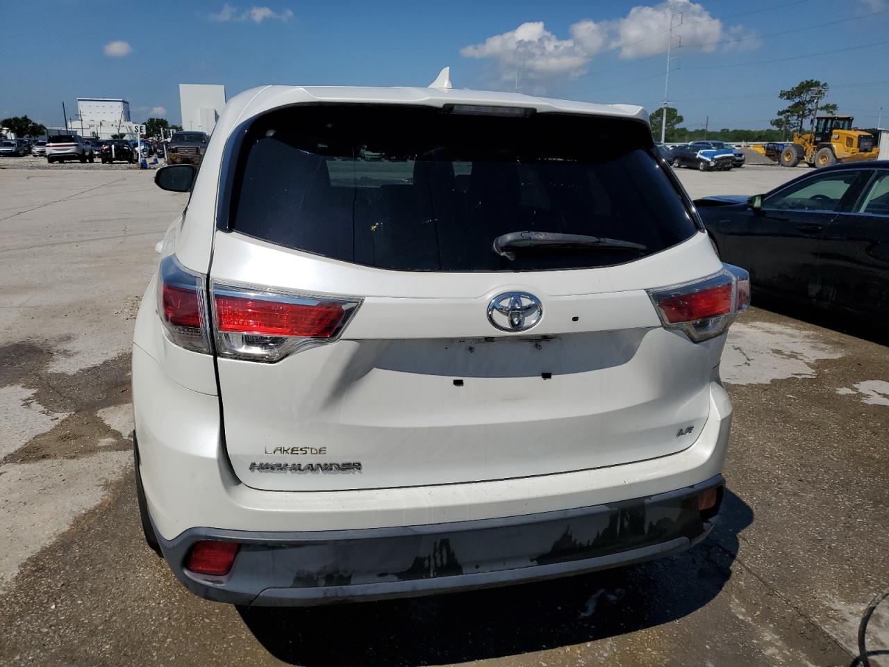 5TDZKRFH2FS107012 2015 Toyota Highlander Le