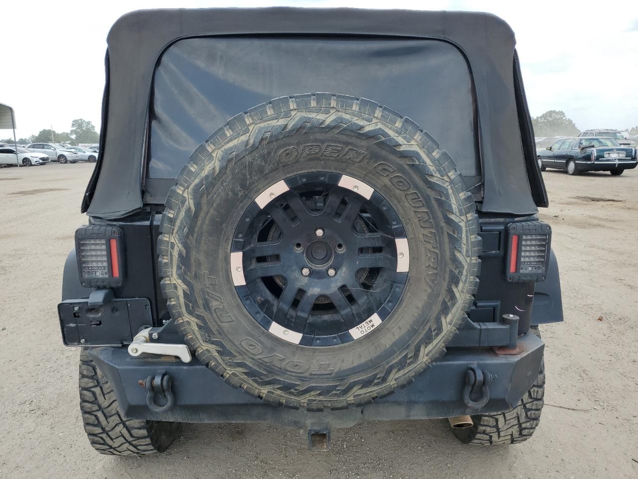 1C4BJWDG2CL110146 2012 Jeep Wrangler Unlimited Sport