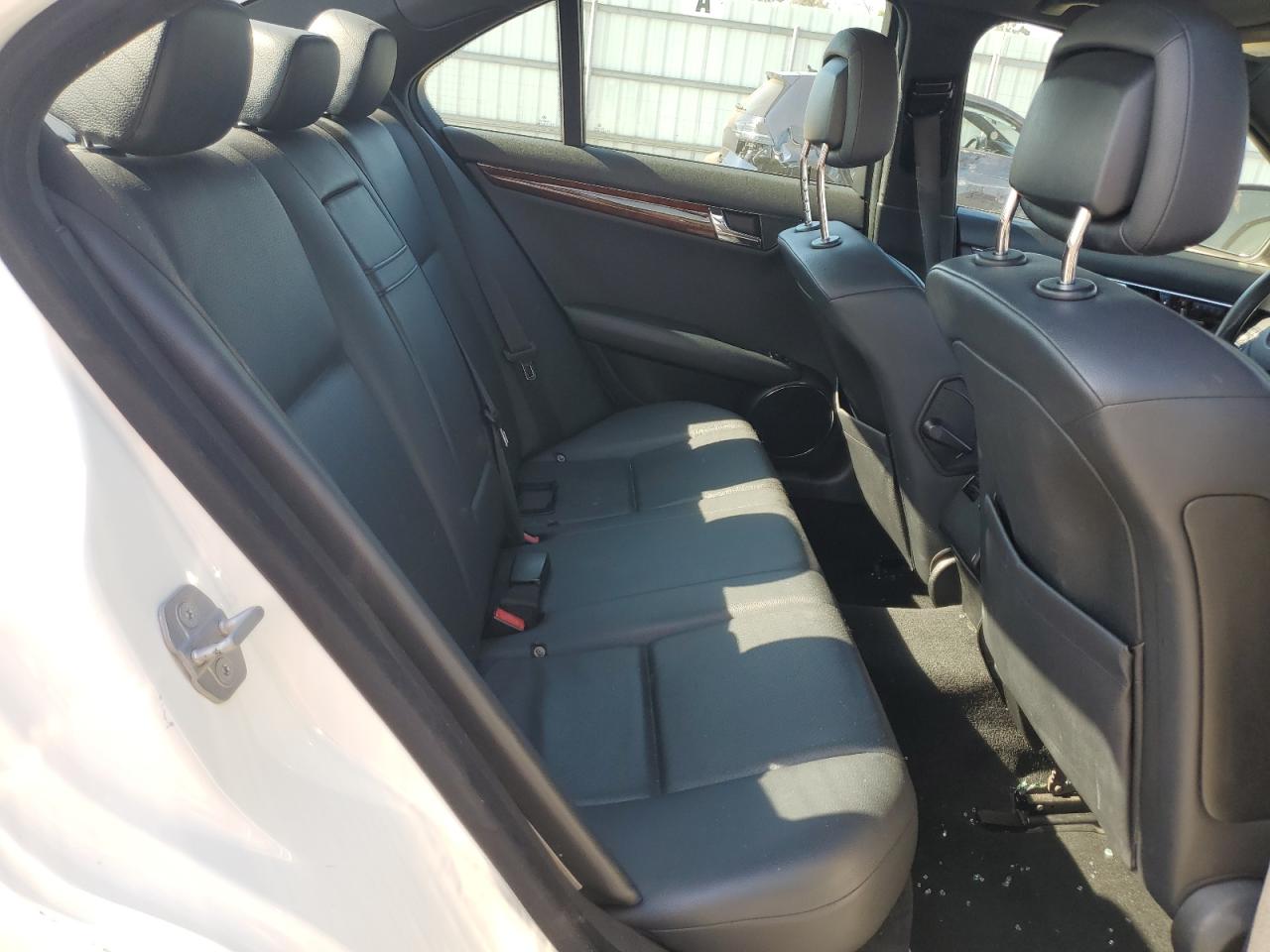 WDDGF54X79R050037 2009 Mercedes-Benz C 300