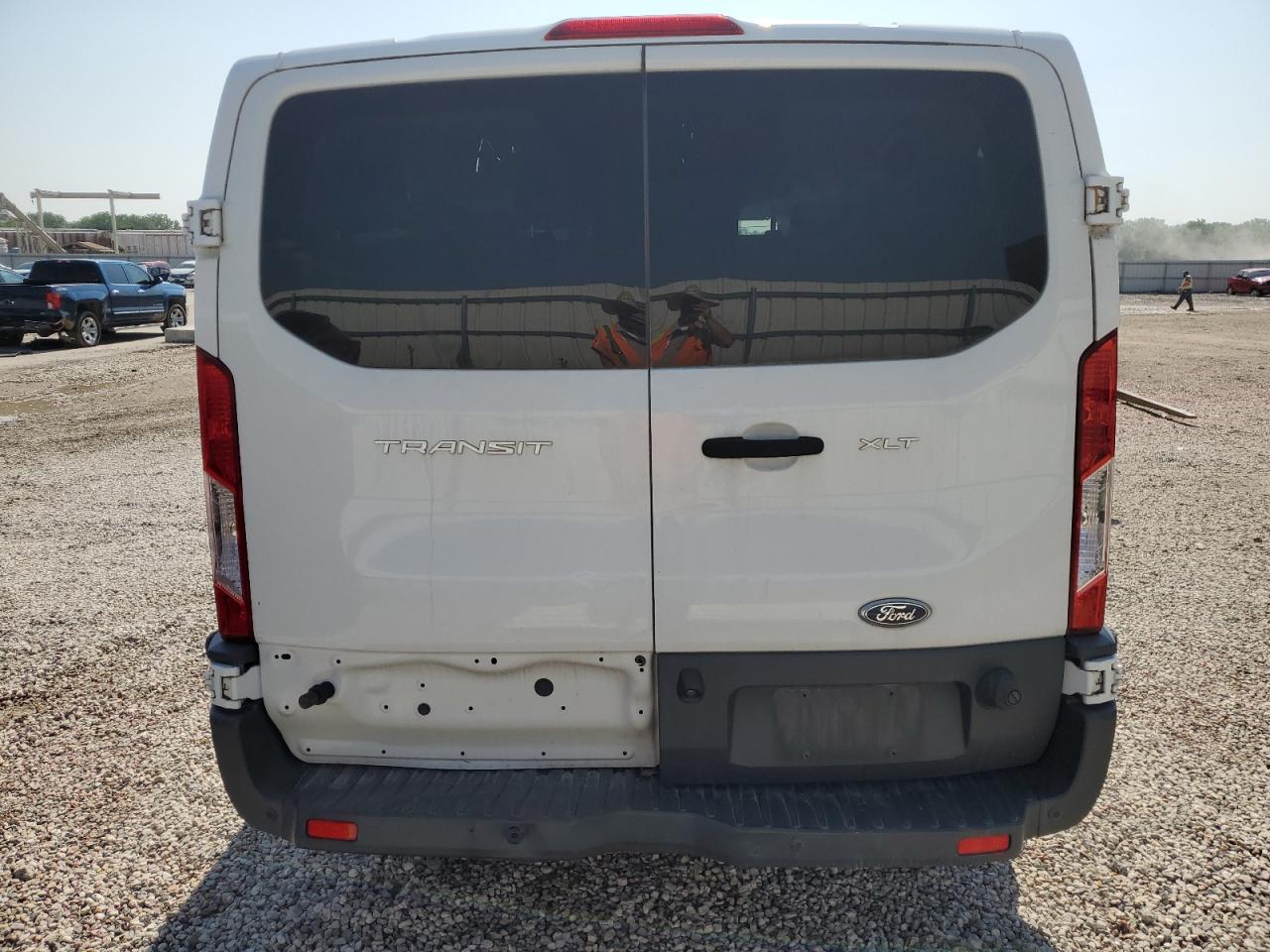 1FBZX2YM4GKB05715 2016 Ford T350 Xlt