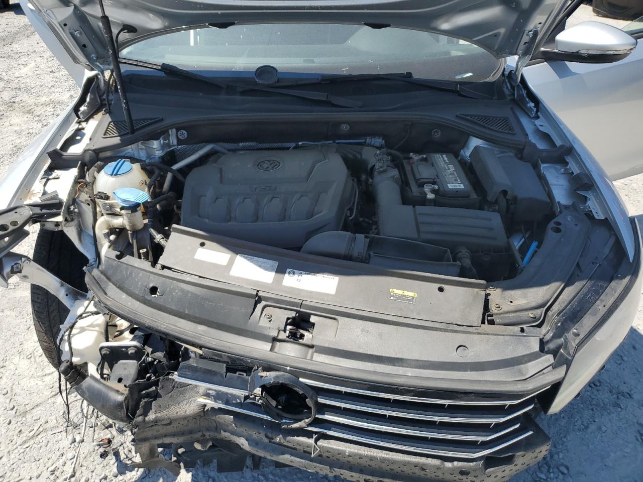 1VWLA7A33KC006076 2019 Volkswagen Passat Wolfsburg