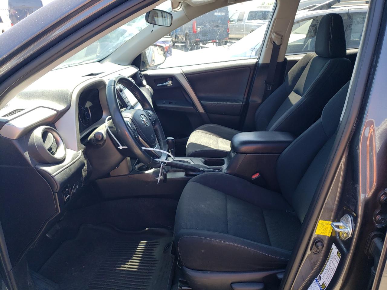 2T3RFREV0HW677202 2017 Toyota Rav4 Xle