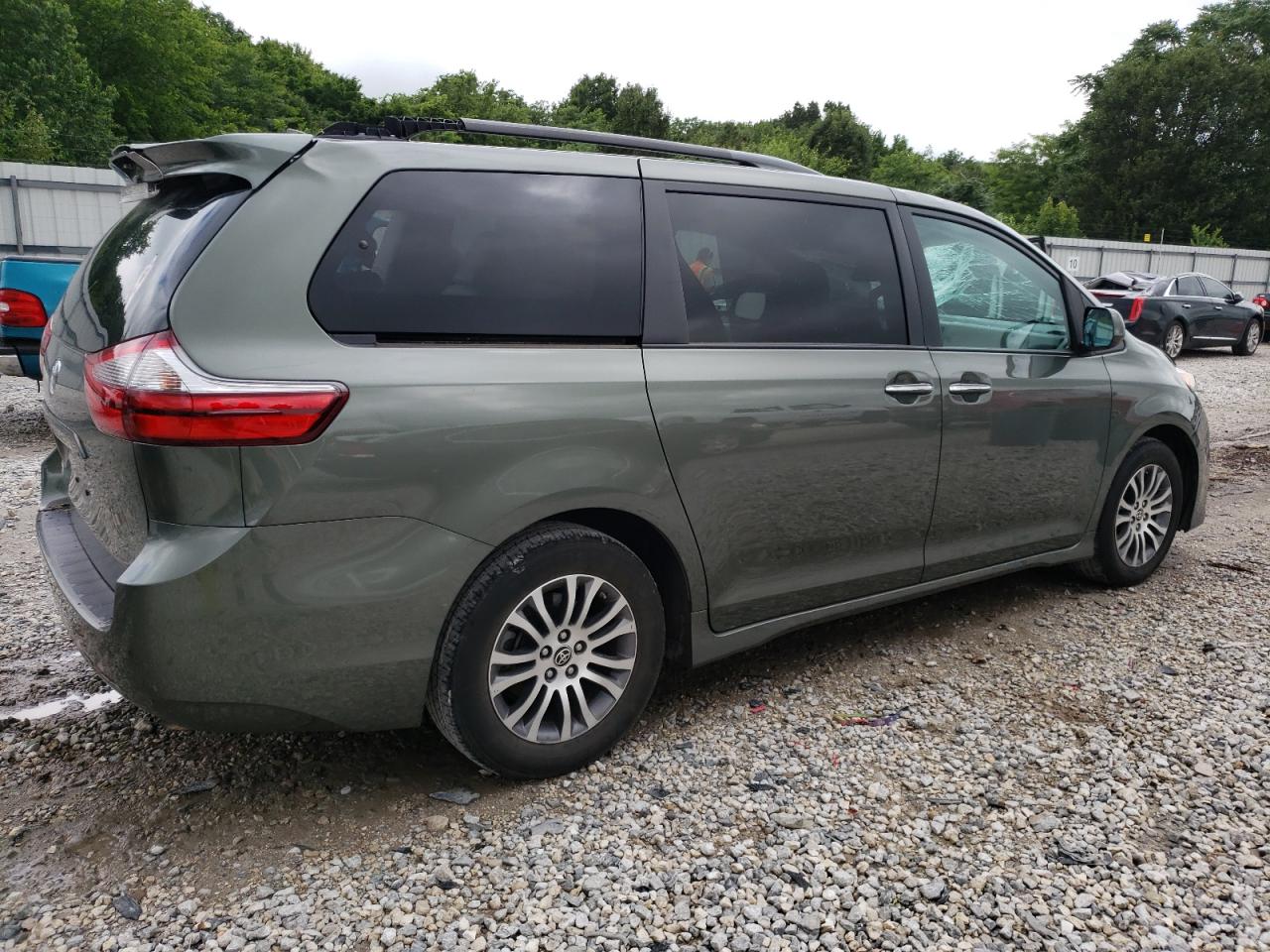 2020 Toyota Sienna Xle vin: 5TDYZ3DC2LS075850