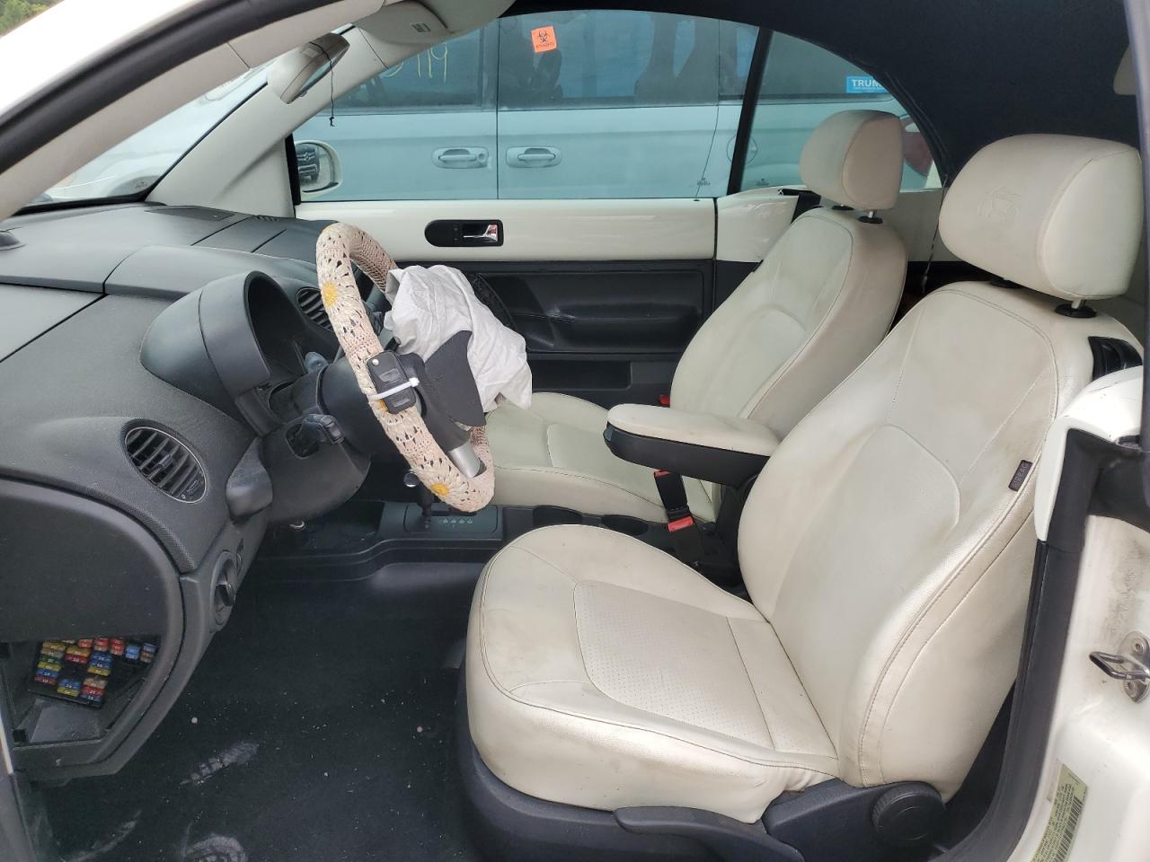 3VWFF31Y77M421751 2007 Volkswagen New Beetle Triple White