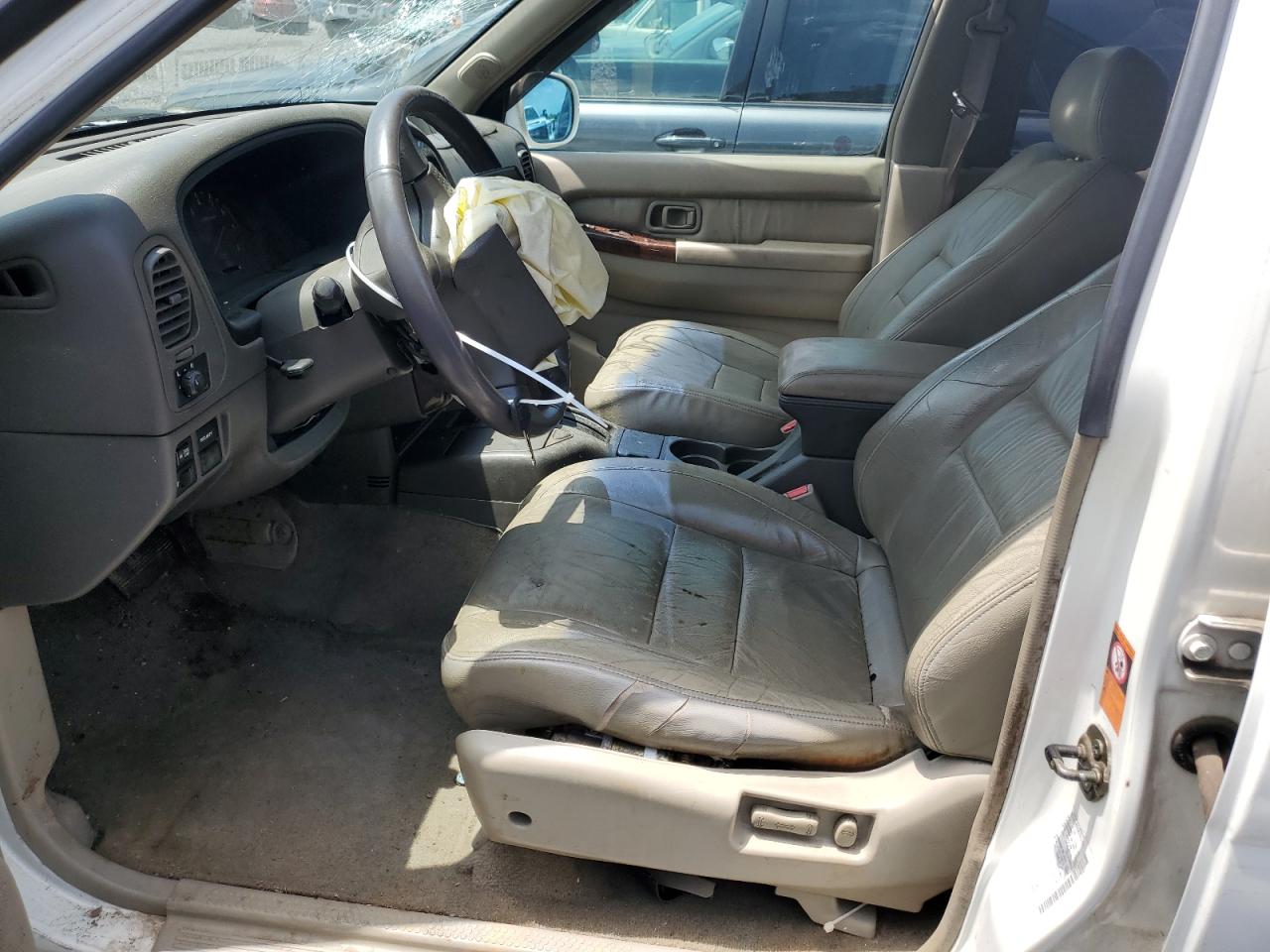 JNRAR07Y2YW084627 2000 Infiniti Qx4