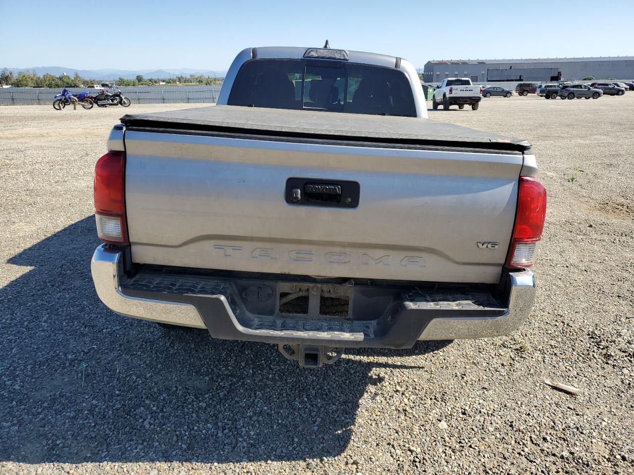 2018 Toyota Tacoma Double Cab vin: 3TMDZ5BN8JM036482