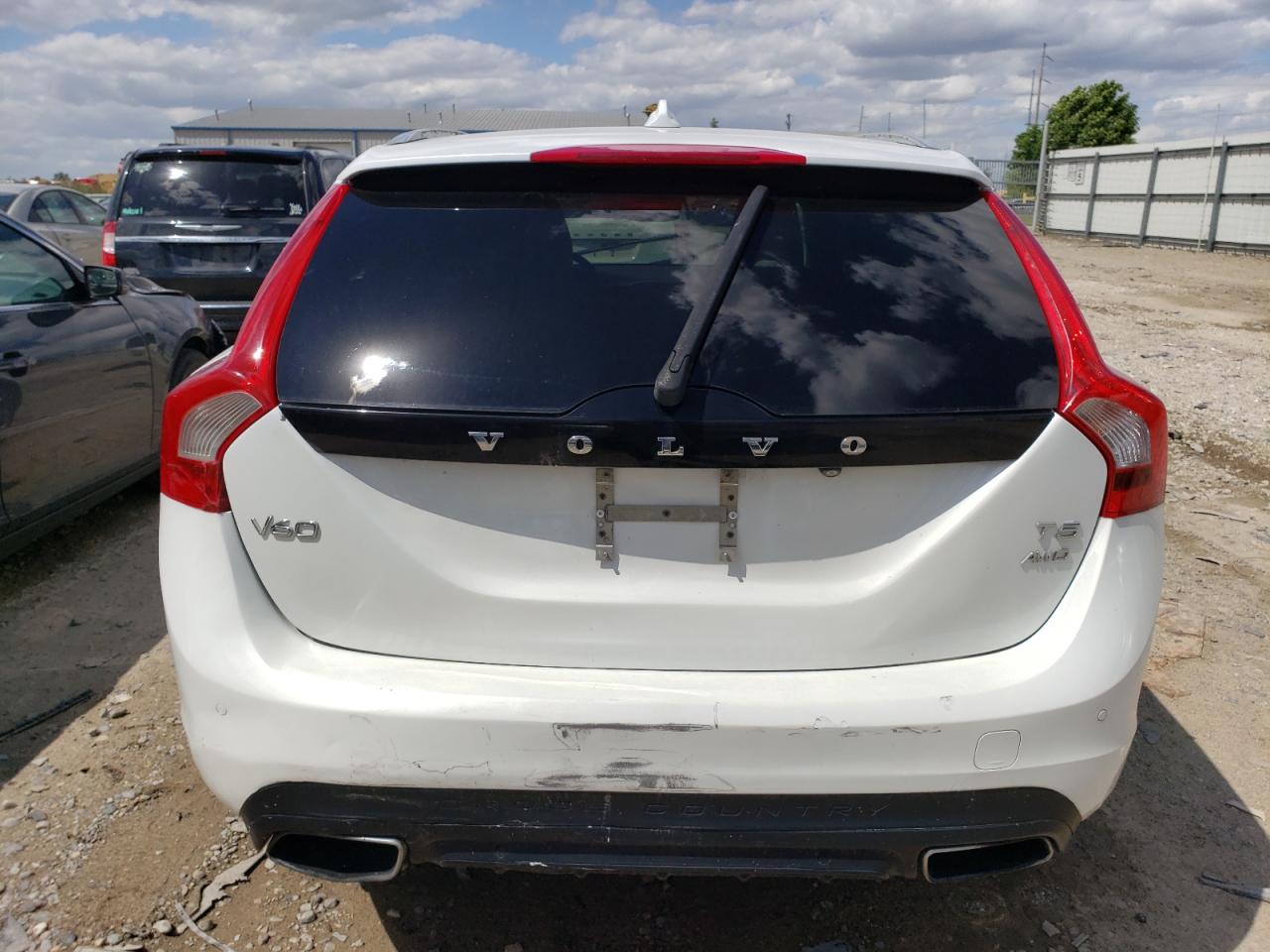 2015 Volvo V60 Cross Country Premier vin: YV4612HK4F1000320