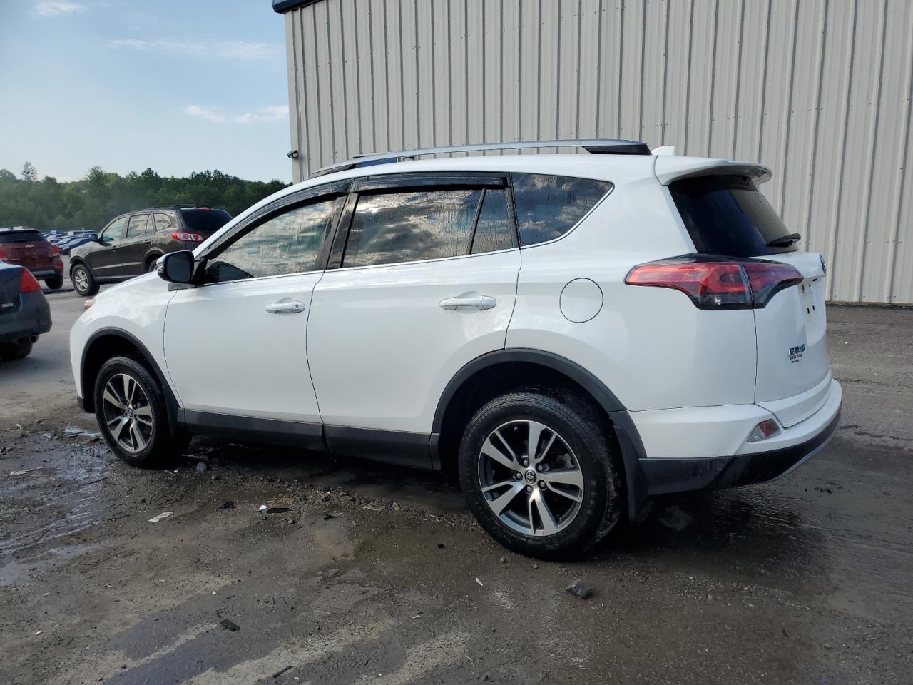 2T3RFREV5HW666552 2017 Toyota Rav4 Xle